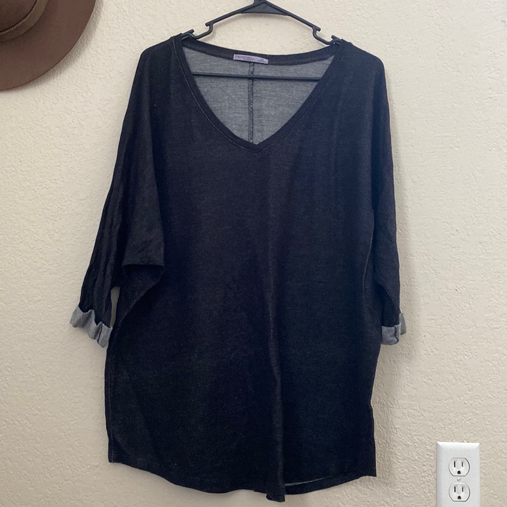 Black quarter sleeve